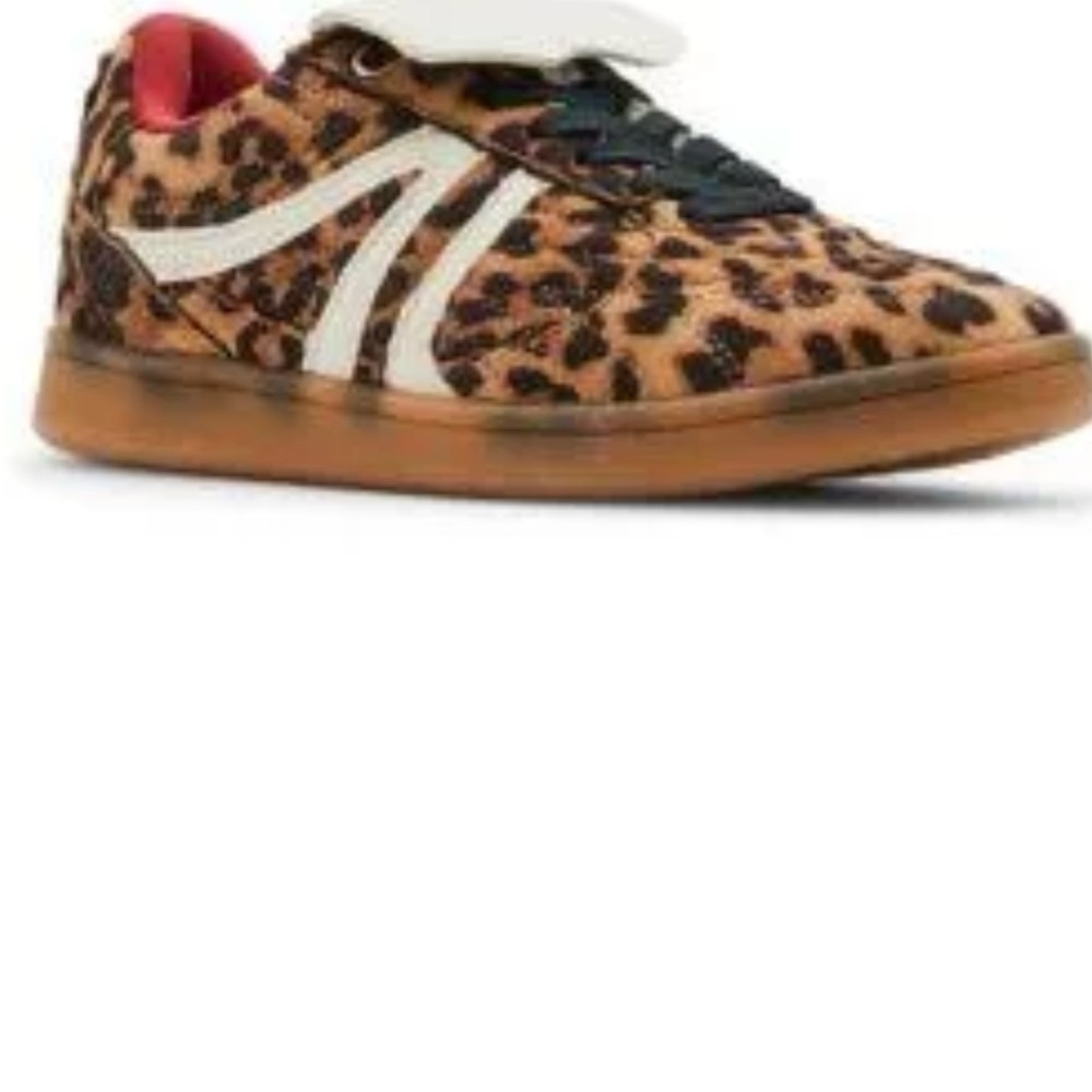 Steve Madden Sneakers Size 7.5 - beautiful Cheetah print - new in box